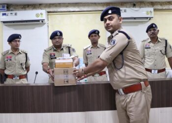 SSP राजेश अग्रवाल ने ली अपराध समीक्षा बैठक, ऑनलाइन इंट्री डिवाइस का किया वितरण