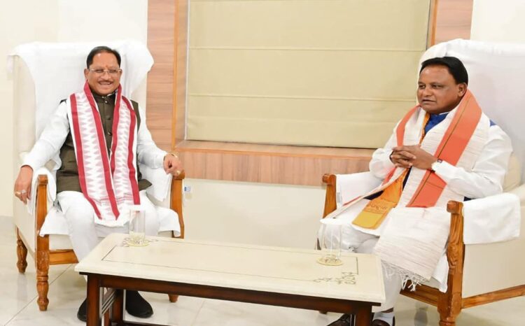 मुख्यमंत्री विष्णु देव साय ने ओडिशा के मुख्यमंत्री मोहन चरण माझी से की सौजन्य भेंट