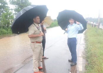 मुख्यमंत्री विष्णु देव साय के निर्देश पर युद्धस्तर पर राहत एवं बचाव अभियान, कलेक्टर-एसपी ने प्रभावित क्षेत्रों का किया निरीक्षण
