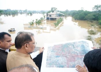 बस्तर के बाढ़ प्रभावित क्षेत्रों में पहुंचे मुख्यमंत्री विष्णु देव साय, प्रभावित परिवारों से मिलकर जाना हाल