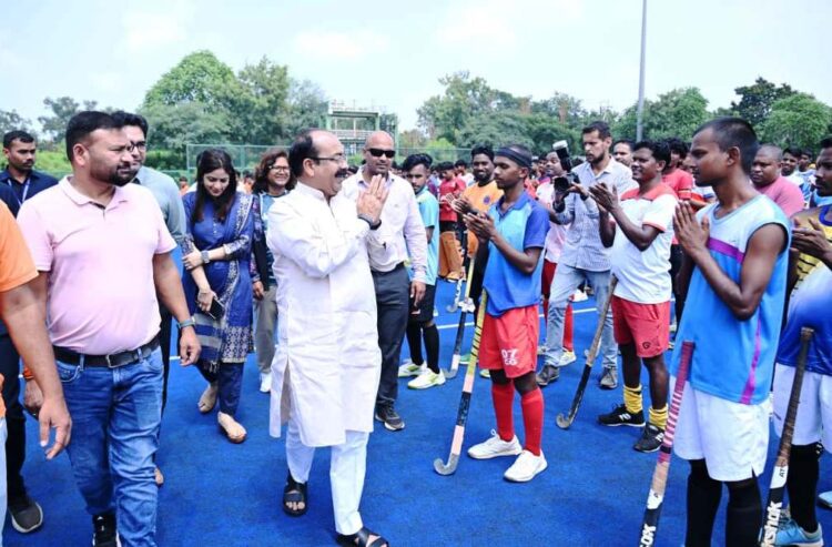 छत्तीसगढ़ हॉकी लीग : चयन ट्रायल के पहले दिन 223 खिलाड़ी उतरे मैदान पर, उप मुख्यमंत्री ने खिलाड़ियों से की मुलाकात