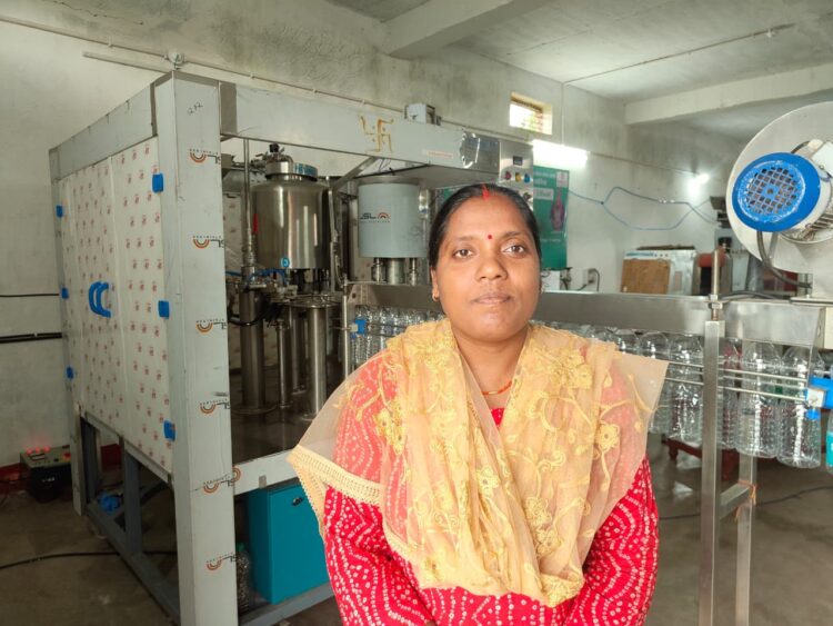 मुन्नी का हौसला, एम हेल्प वॉटर की धार, महालक्ष्मी समूह से रोजगार की बहार, 10 लोगों को दिया रोजगार