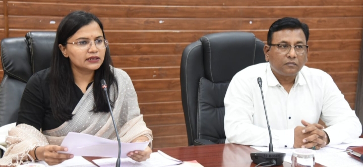त्रिस्तरीय पंचायत एवं नगरपालिकाओं के आम- उप निर्वाचन हेतु निर्वाचक नामावली पुनरीक्षण कार्यक्रम के संबंध में कलेक्टर ने ली प्रेसवार्ता