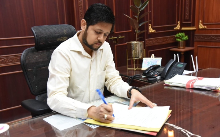 खबर प्रकाशित होते ही कलेक्टर ने लिया संज्ञान, एक दिन में स्कूल भवन निर्माण को मिली स्वीकृति