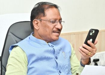 यूपीएससी सिविल सेवा परीक्षा में सफल प्रदेश के अभ्यर्थियों को मुख्यमंत्री ने वीडियो कॉल के जरिए दी बधाई