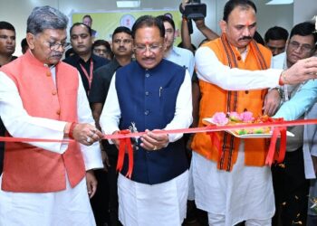 मुख्यमंत्री विष्णुदेव साय ने विधानसभा परिसर में तीन दिवसीय स्वास्थ्य शिविर का किया शुभारंभ