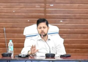 एलपीजी गैस वितरण में अनियमितता एवं कालाबाजारी रोकने कड़ी निगरानी रखें- कलेक्टर अभिजीत सिंह