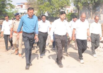 भिलाई में बनेगा सुव्यवस्थित थोक सब्जी मार्केट: प्रशासनिक पहल शुरू, संभाग आयुक्त और कलेक्टर ने चिन्हांकित स्थल का किया मौका मुआयना