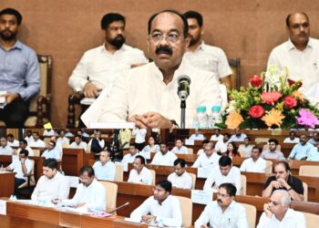 उप मुख्यमंत्री अरुण साव ने कार्यपालन अभियंता को निलंबित करने के दिए निर्देश: शहरों में पेयजल आपूर्ति, अवैध प्लॉटिंग और अवैध निर्माण के शिकायतों हुए सख्त, जताई नाराजगी