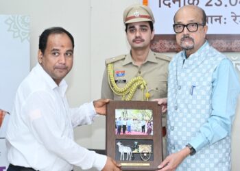 पेड़ लगाना हम सभी की जिम्मेदारी है और हर व्यक्ति को कम से कम एक पौधा जरूर लगाना चाहिए : राज्यपाल रमेन डेका