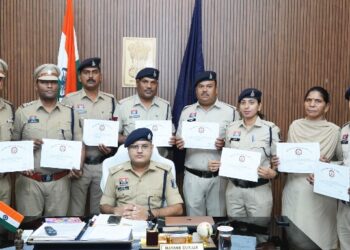 DCP मयंक गुर्जर ने नॉर्थ जोन में उत्कृष्ट कार्य करने वाले पुलिसकर्मियों को “कॉप ऑफ द मंथ” से किया सम्मानित