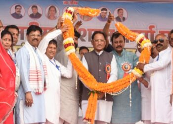 मुख्यमंत्री विष्णुदेव साय तहसील स्तरीय विशाल कर्मा महोत्सव और सामूहिक आदर्श विवाह में शामिल हुए