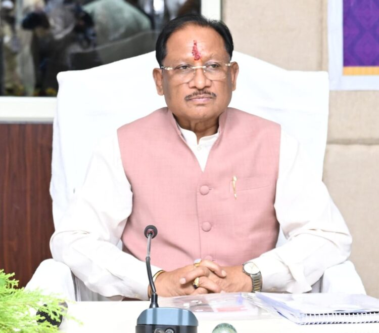 मुख्यमंत्री विष्णुदेव साय ने सही जानकारी नहीं होने पर PWD के अधिकारी को लगाई फटकार, कहा- मीटिंग से निकलकर बाहर जाओ और अपने सचिव से बात करके सही जानकारी बताओ