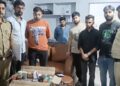 चरोदा स्थित फ्लैट में अवैध हुक्का संचालन का खुलासा: 6 आरोपी गिरफ्तार, हुक्का सामग्री जप्त