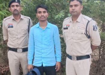 प्राध्यापक ने छात्रा को अश्लील मैसेज भेजकर किया तंग, वर पक्ष को भ्रमित कर तोड़वाया शादी