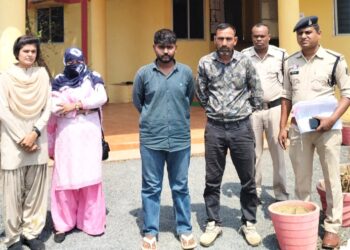 स्वयं को माईनिंग अधिकारी बताकर ट्रांसपोर्टर से वसूली करने वाले तीन आरोपी गिरफ्तार