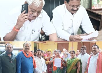 इंदिरा पारा के 50 परिवारों को रेल्वे ने जारी किया नोटिस, अहिवारा विधायक ने कलेक्टर से की चर्चा