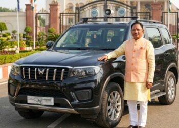 मुख्यमंत्री ने किया ईंधन संरक्षण और संसाधनों के संयमित उपयोग का आह्वान, कहा- सरकारी वाहनों को चरणबद्ध तरीके से ईवी में बदलने की दिशा में होगी कार्रवाई