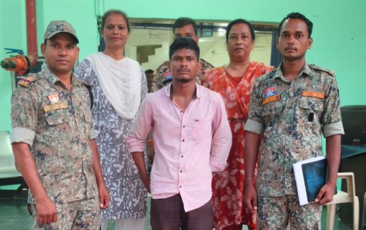 वोटर आईडी कार्ड देने के बहाने अपने घर बुलाकर जबरन दुष्कर्म करने वाला आरोपी गिरफ्तार