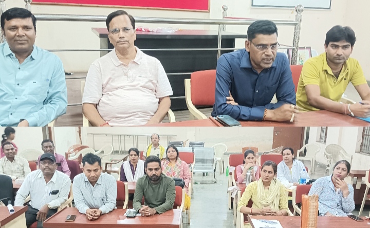 जनगणना कार्य को लेकर निगम आयुक्त ने सुपरवाइजरों की ली समीक्षा बैठक, त्रुटिरहित सर्वे पर दिया जोर