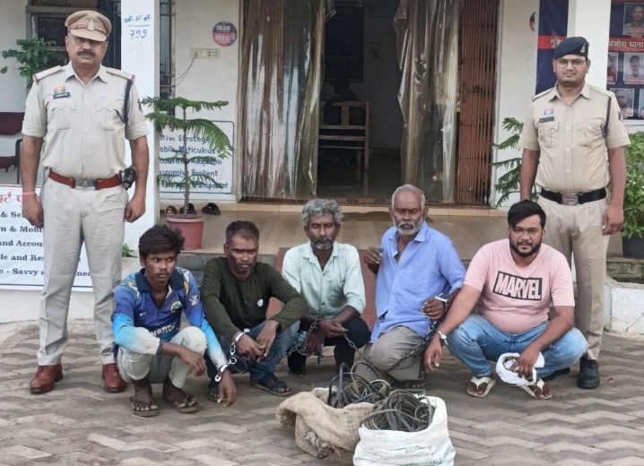 खेतों एवं ग्राम पंचायत के ट्यूबवेल से कॉपर वायर चोरी करने वाले एवं चोरी का माल खरीदने वाले 5 आरोपी गिरफ्तार