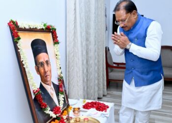 मुख्यमंत्री ने स्वातंत्र्यवीर विनायक दामोदर सावरकर की जयंती पर उन्हें किया नमन
