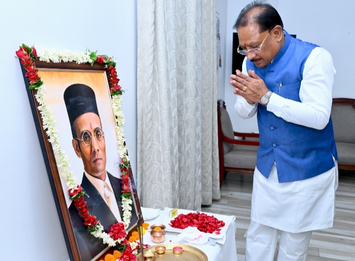 मुख्यमंत्री ने स्वातंत्र्यवीर विनायक दामोदर सावरकर की जयंती पर उन्हें किया नमन