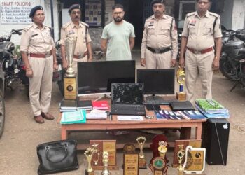 शेयर मार्केट में इन्वेस्ट कराकर अधिक लाभ का प्रलोभन देकर लाखों रुपए की धोखाधड़ी करने वाला आरोपी गिरफ्तार