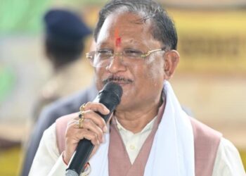 सुशासन तिहार के तहत सारंगढ़-बिलाईगढ़ जिले के ग्राम भीखमपुरा पहुंचे मुख्यमंत्री, ग्रामीणों से किया सीधा संवाद