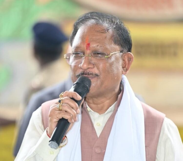 सुशासन तिहार के तहत सारंगढ़-बिलाईगढ़ जिले के ग्राम भीखमपुरा पहुंचे मुख्यमंत्री, ग्रामीणों से किया सीधा संवाद