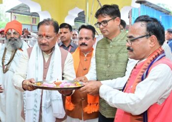 मुख्यमंत्री ने पंचमुखी सिद्ध हनुमान मंदिर में पूजा-अर्चना कर प्रदेशवासियों की सुख-समृद्धि, खुशहाली और मंगलमय जीवन की कामना की