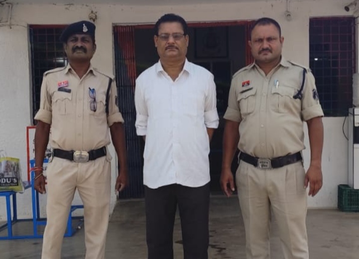 सेवा सहकारी समिति का 15 लाख रुपये से अधिक का धान एवं बारदाना गबन प्रकरण में सहकारी समिति प्रभारी गिरफ्तार