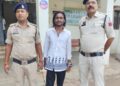 सार्वजनिक स्थान पर धारदार हथियार लहराकर आमजनों को डराने-धमकाने वाला आरोपी गिरफ्तार