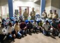 जुआ खेलते 15 जुआड़ी चढ़े पुलिस के हत्थे, नगद 1.82 लाख रुपए सहित 4.34 लाख का सामान बरामद