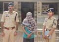 निर्माणाधीन स्कूल में अवैध रूप से हीरोइन रखकर बिक्री करते आरोपी महिला गिरफ्तार, 10 लाख रुपए का सामान बरामद