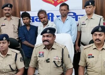 पति-पत्नि के दोहरे हत्या कांड का खुलासा: घर के सामने मोटर सायकल रखने की बात को लेकर कहासुनी बनी मौत कारण, 3 आरोपी गिरफ्तार