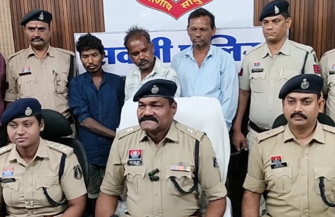 पति-पत्नि के दोहरे हत्या कांड का खुलासा: घर के सामने मोटर सायकल रखने की बात को लेकर कहासुनी बनी मौत कारण, 3 आरोपी गिरफ्तार