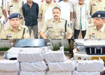 पिकअप और स्विफ्ट कार में गांजा तस्करी करने वाले आरोपी चढ़े पुलिस के हत्थे, 2.60 करोड़ रुपए का सामान बरामद