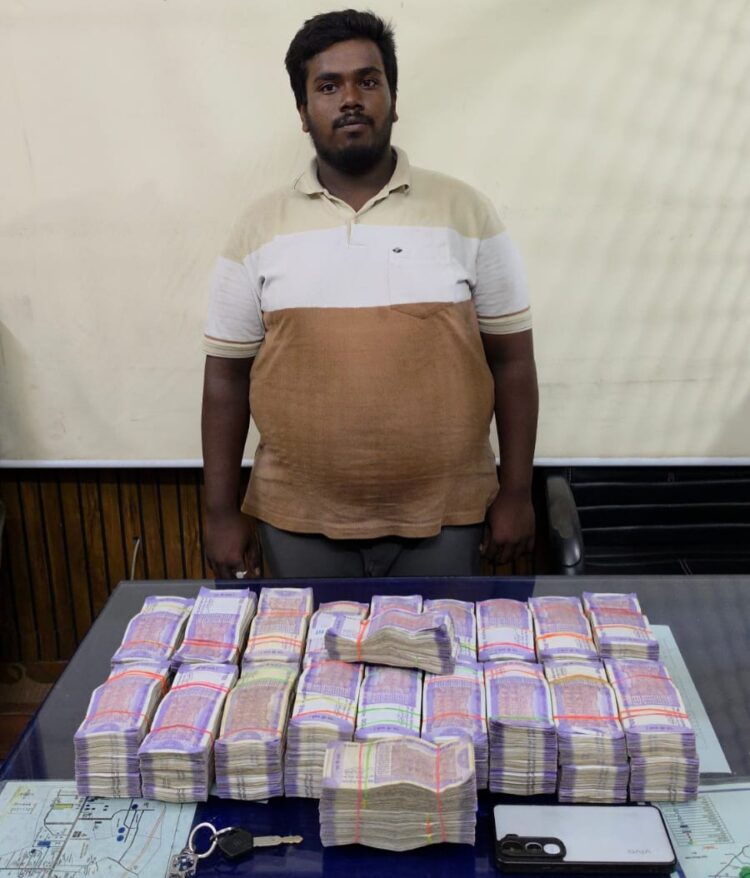 10 लाख रुपये की लूट का खुलासा, कंपनी का कर्मचारी ही निकला मास्टर माइंड, 9.70 लाख रुपए बरामद