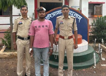 अपने पड़ोसी की पत्नी को चाकू दिखाकर डरा धमकाकर जबरदस्ती दुष्कर्म करने वाला आरोपी गिरफ्तार