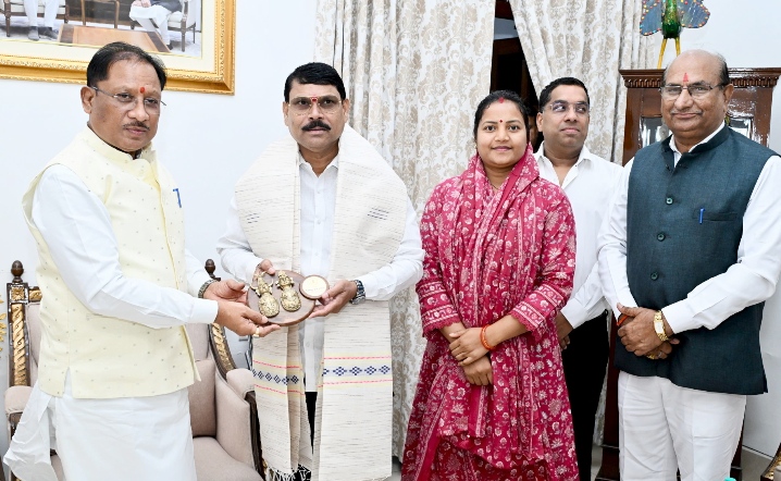मुख्यमंत्री विष्णुदेव साय से महाराष्ट्र के विधायक प्रतिनिधिमंडल ने की सौजन्य मुलाकात