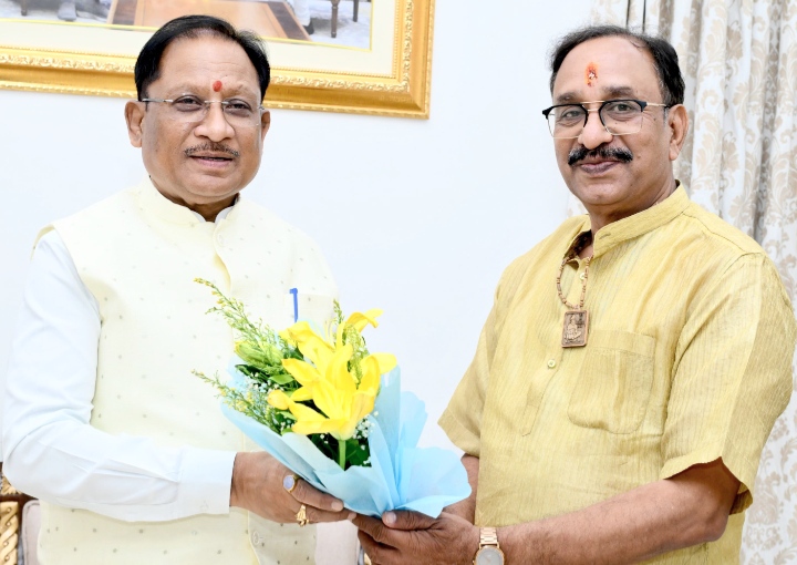 मुख्यमंत्री से छत्तीसगढ़ योग आयोग के नवनियुक्त अध्यक्ष संजय अग्रवाल ने की सौजन्य मुलाकात