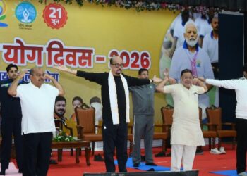 अंतर्राष्ट्रीय योग शिविर में शामिल हुए राज्यपाल, कहा- योग को जीवनशैली में शामिल करें