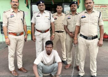 ब्लाइंड मर्डर का खुलासा: पत्नी होने के शक में विवाद के बाद गला घोंटकर हत्या, पहचान छिपाने शव को पेट्रोल डालकर जलाया