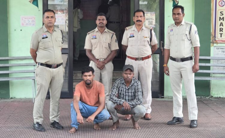 नाबालिक लड़की को दीदी के घर छोड़ने के बहाने ले जाकर किया जबरदस्ती दुष्कर्म और क्वार्टर में छोड़कर भागा, फिर दूसरे ने शादी का झांसा देकर किया दुष्कर्म