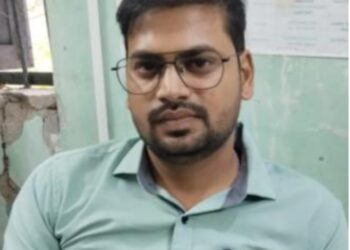 बिजली खंभा लगाने का प्रोसेस करने के एवज में 10 हजार रुपये की रिश्वत लेते CSPDCL का बाबू गिरफ्तार