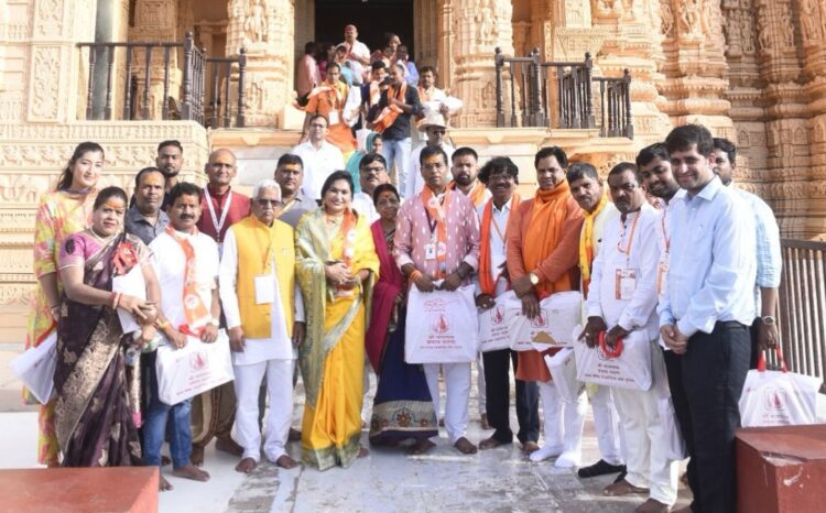 सोमनाथ स्वाभिमान सांस्कृतिक यात्रा दल लौटा, रायपुर रेलवे स्टेशन पर 1040 विशिष्टजनों का हुआ आत्मीय एवं भव्य स्वागत