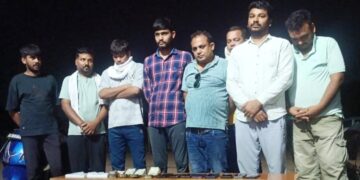 भिलाई 03 में जुआ खेलते 8 जुआड़ी चढ़े पुलिस के हत्थे: नगद 1.82 लाख रुपए, मोबाइल और मोटर सायकल बरामद