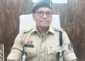 मंदिर में पूजा-अर्चना के बाद पुरानी भिलाई थाना के नए प्रभारी विजय यादव ने संभाला पदभार, स्टाफ से की परिचयात्मक बैठक