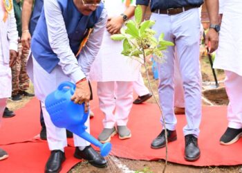 मुख्यमंत्री विष्णुदेव साय ने “एक पेड़ माँ के नाम 3.0” अभियान के अंतर्गत पर्यावरण संरक्षण का दिया प्रेरक संदेश